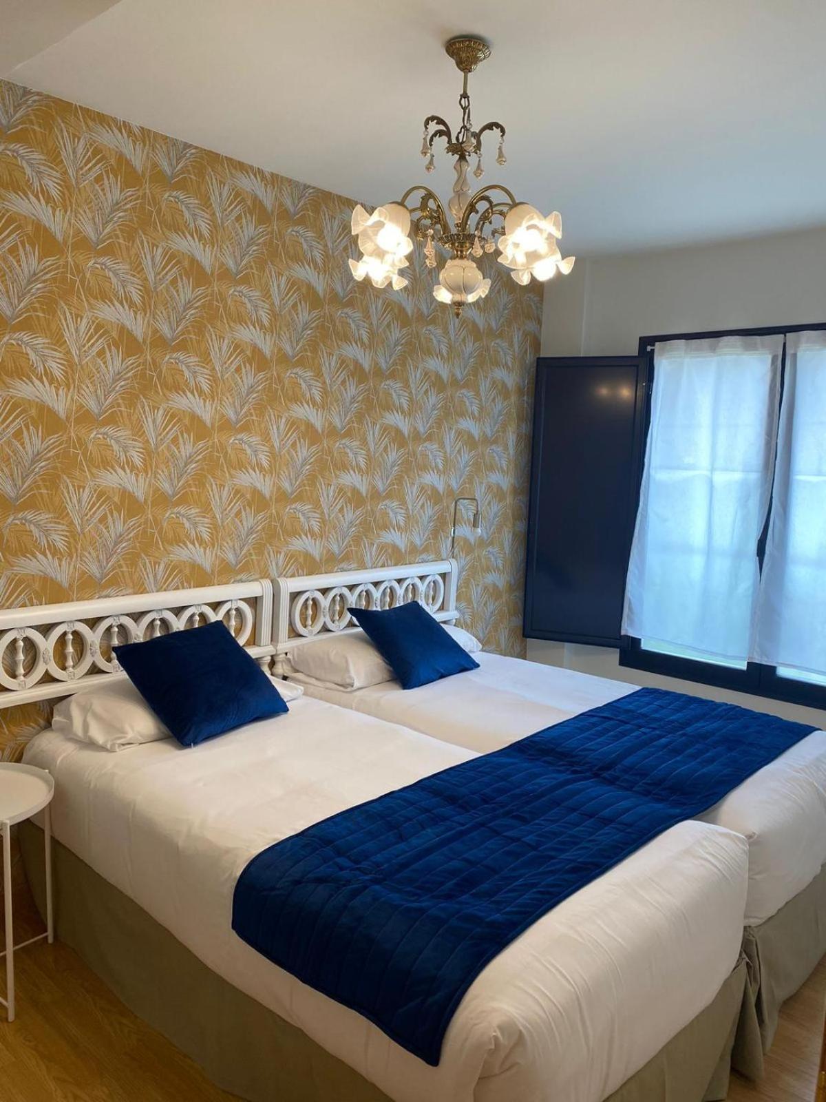 Apartamentos Palacio Azcarate Calle Calvario เอซกาไรย์ ภายนอก รูปภาพ